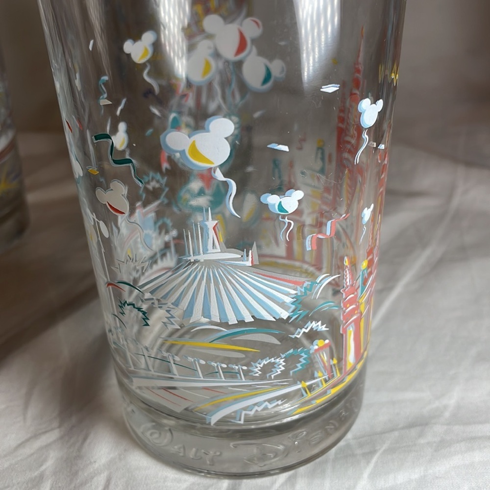 4 Walt Disney World collectible glassware - Picture 4 of 6